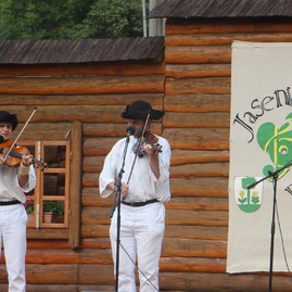 Jasenica počas víkendu žila folklórom, dolinou sa nieslo jasenické nôtenie - IMG_7713