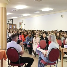 Zväčšiť fotografiu - Jilemák zapojený do projektu s názvom „najzaujímavejšie podujatie školskej knižnice“ - IMG_4635_zmensena