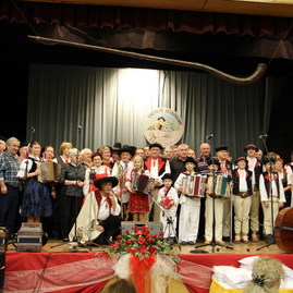 Jubilejné xv. stretnutie heligonkárov rozozvučalo celú púchovskú dolinu - 3_3_resize