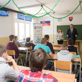 Zväčšiť fotografiu - K deviatim župným stredným školám so špeciálnym asistentom pribudne ďalších päť - asistenti II_5