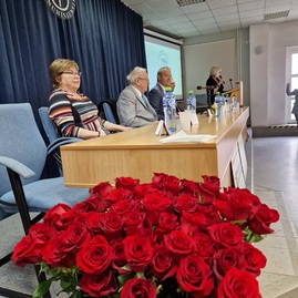 Zväčšiť fotografiu - K ženám by sme sa mali správať s úctou - 20230307_133537