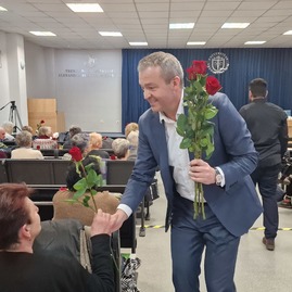 Zväčšiť fotografiu - K ženám by sme sa mali správať s úctou - 20230307_135630
