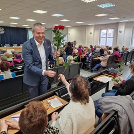 Zväčšiť fotografiu - K ženám by sme sa mali správať s úctou - 20230307_135708