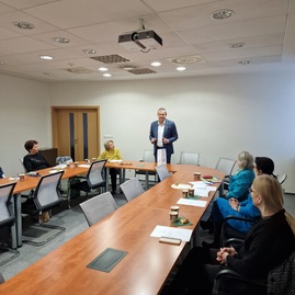 Zväčšiť fotografiu - K ženám by sme sa mali správať s úctou - 20230307_142803