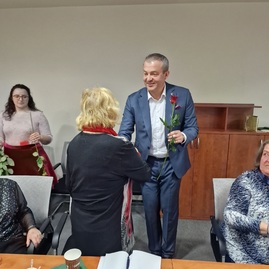 Zväčšiť fotografiu - K ženám by sme sa mali správať s úctou - 20230307_143401