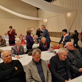 Zväčšiť fotografiu - K ženám by sme sa mali správať s úctou - 20230307_154043