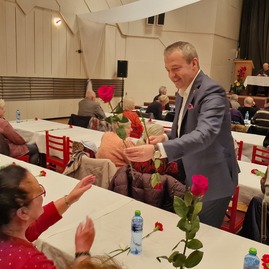 Zväčšiť fotografiu - K ženám by sme sa mali správať s úctou - 20230307_1541404