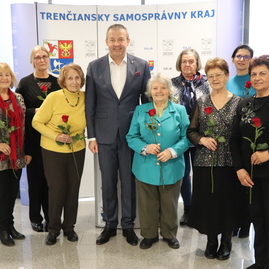 Zväčšiť fotografiu - K ženám by sme sa mali správať s úctou - IMG_5611