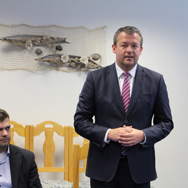 Kniha o dobrovoľných hasičoch v trenčianskom kraji je pokrstená. jej krstným otcom sa stal generálny sekretár dpo vendelín horváth. - IMG_9831