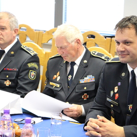 Kniha o dobrovoľných hasičoch v trenčianskom kraji je pokrstená. jej krstným otcom sa stal generálny sekretár dpo vendelín horváth. - IMG_9862