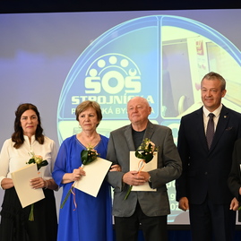 Zväčšiť fotografiu - Knižku k okrúhlemu jubileu školy uviedol do života robot - DSC_4968