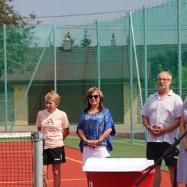 Zväčšiť fotografiu - Košeca slávnostne otvorila nový športový areál pri základnej škole