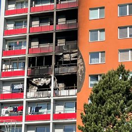 Zväčšiť fotografiu - Kraj pomôže rodinám z požiarom zasiahnutej bytovky - zdroj aktuality 2