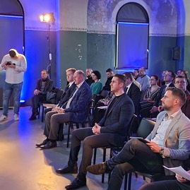 Zväčšiť fotografiu - Kraje predstavili svoje inovácie - 20240221_101330