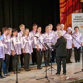 Zväčšiť fotografiu - Krajská prehliadka speváckych súborov seniorov jds i tento rok mnohým spríjemnila jeseň života - 20230906_111351