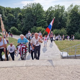 Zväčšiť fotografiu - Krajské oslavy 79.výročia snp na jankovom vŕšku nám pripomenuli dôležitosť slobody - 20230826_154156