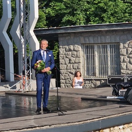 Zväčšiť fotografiu - Krajské oslavy 79.výročia snp na jankovom vŕšku nám pripomenuli dôležitosť slobody - 20230826_170001