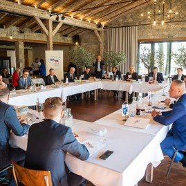 Zväčšiť fotografiu - Kúpeľné mesto hostilo stretnutie županov a hejtmanov - DSC06774