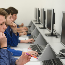 Zväčšiť fotografiu - Kvalitu vzdelávania na 9 župných stredných školách pomôžu zvýšiť špeciálni zamestnanci - studenti4