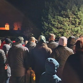Zväčšiť fotografiu - Lampášiky šťastia počas víkendu rozsvietili veľký klíž - 20231118_174035