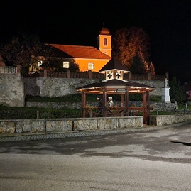 Zväčšiť fotografiu - Lampášiky šťastia počas víkendu rozsvietili veľký klíž - 20231118_183707