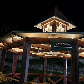 Zväčšiť fotografiu - Lampášiky šťastia počas víkendu rozsvietili veľký klíž - 20231118_183724