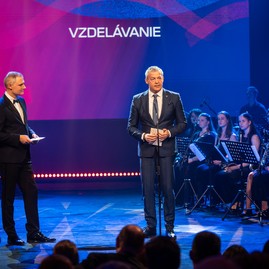 Zväčšiť fotografiu - Laureátom ceny regiónov je aj trenčiansky urológ