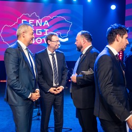 Zväčšiť fotografiu - Laureátom ceny regiónov je aj trenčiansky urológ