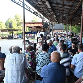 Zväčšiť fotografiu - Malí hasiči, dožinky aj dychovka