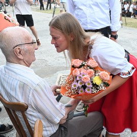 Zväčšiť fotografiu - Malí hasiči, dožinky aj dychovka