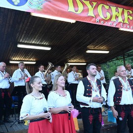 Zväčšiť fotografiu - Malí hasiči, dožinky aj dychovka