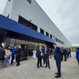 Zväčšiť fotografiu - Medline otvoril v partizánskom nový závod - 20220524_103440