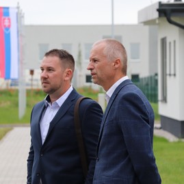 Zväčšiť fotografiu - Medline otvoril v partizánskom nový závod - IMG_8662