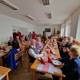 Zväčšiť fotografiu - Medzinárodný deň zdravotne postihnutých si pripomenuli slávnostným posedením - 20221203_130956