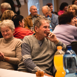 Zväčšiť fotografiu - Mesiac úcty k starším pokračuje ďalšími milými stretnutiami - TSK_seniori_mini-12