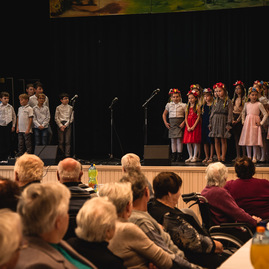 Zväčšiť fotografiu - Mesiac úcty k starším pokračuje ďalšími milými stretnutiami - TSK_seniori_mini-16