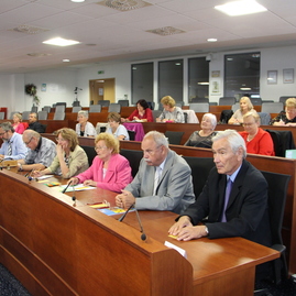 Zväčšiť fotografiu - Mesiac úcty k starším si už tradične pripomína aj trenčianska župa - IMG_1347