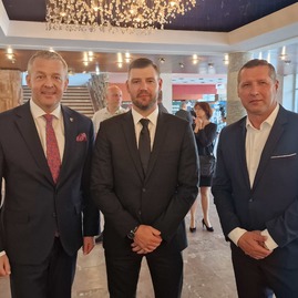 Zväčšiť fotografiu - Mesto považská bystrica ocenilo župnú školu! - 20230616_161555