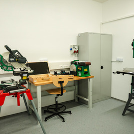 Zväčšiť fotografiu - Miesto, kde sa kreativita stáva realitou - TNuni_FabLab_otvorenie_mini (19 of 48)