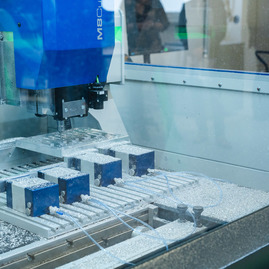 Zväčšiť fotografiu - Miesto, kde sa kreativita stáva realitou - TNuni_FabLab_otvorenie_mini (40 of 48)