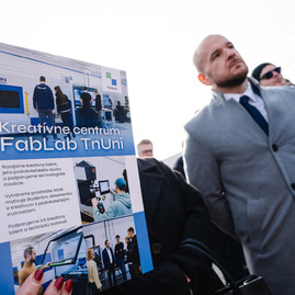 Zväčšiť fotografiu - Miesto, kde sa kreativita stáva realitou - TNuni_FabLab_otvorenie_mini (6 of 48)