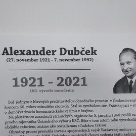 Zväčšiť fotografiu - Mimoriadne rokovanie poslanci venujú alexandrovi dubčekovi - 20210805_110455