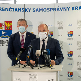 Zväčšiť fotografiu - Minister obrany slovenskej republiky výjazdovo rokoval v trenčianskom kraji - 20200514_TSK_minister_Nad_014w