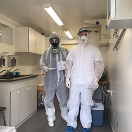 Zväčšiť fotografiu - Mobilná odberová jednotka funguje už aj pri bojnickej nemocnici - NsP Prievidza_odberné miesto 1