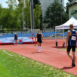 Zväčšiť fotografiu - Modernú atletickú dráhu otestovali aj hviezdni športovci - Foto-2645