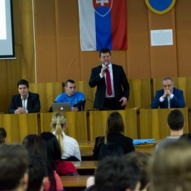 Moderovaného dialógu s názvom podpora talentu v kraji sa zúčastnilo takmer 80 žiakov - ROD_5513 (1024x683)