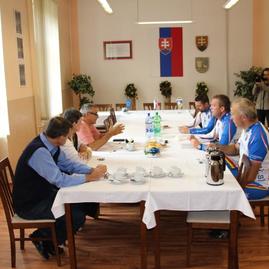 Diskusia na Obecnom úrade v Trenčianskej Teplej 
