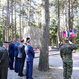 Zväčšiť fotografiu - Na brezine sa opäť spomínalo na hrdinov slovenského národného povstania - 20210903_101750
