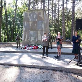Zväčšiť fotografiu - Na brezine sa opäť spomínalo na hrdinov slovenského národného povstania - 20210903_103144