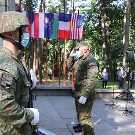 Zväčšiť fotografiu - Na brezine sa opäť spomínalo na hrdinov slovenského národného povstania - IMG_1052